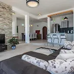 Stunning In With Kitchen *