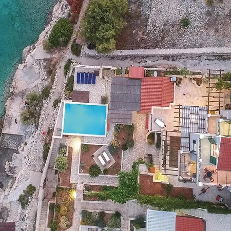 Stunning In With Kitchen * Севид