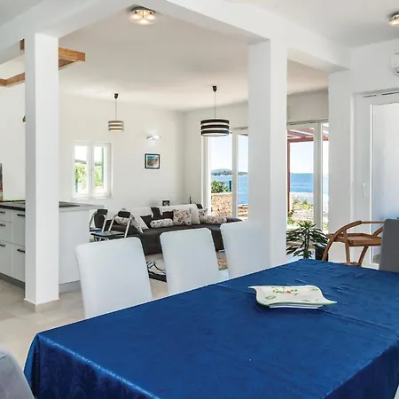 Stunning In With Kitchen Sevid