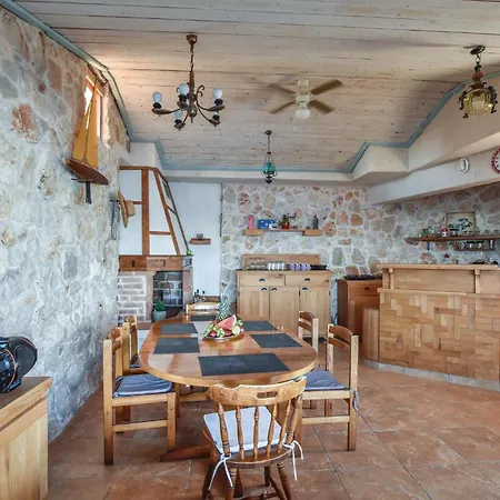 Stunning In With Kitchen Holiday home *