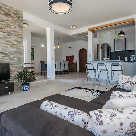 Stunning In With Kitchen *