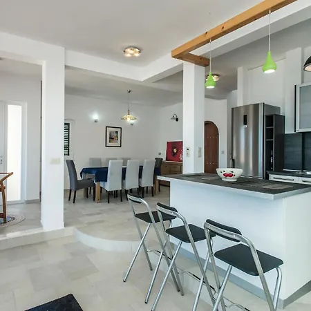Stunning In With Kitchen