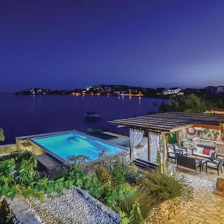 Дом отдыха Stunning In With Kitchen Севид