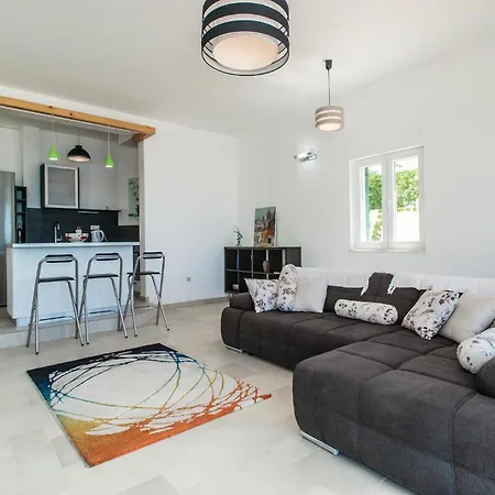 Stunning In With Kitchen * Sevid