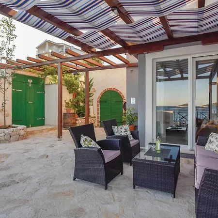 Stunning In With Kitchen