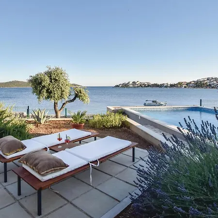 Stunning In With Kitchen Holiday home *