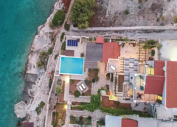 Stunning In With Kitchen * Севид