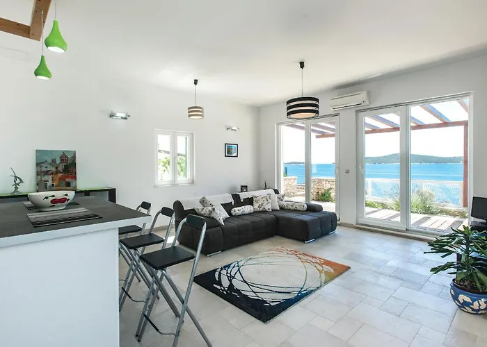 Stunning In With Kitchen * Севид