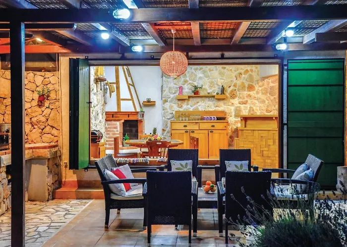 Дом отдыха Stunning In With Kitchen Севид