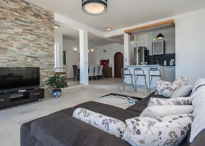 Stunning In With Kitchen *