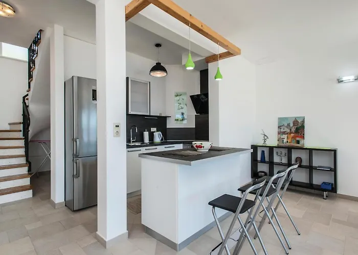 Stunning In With Kitchen Севид