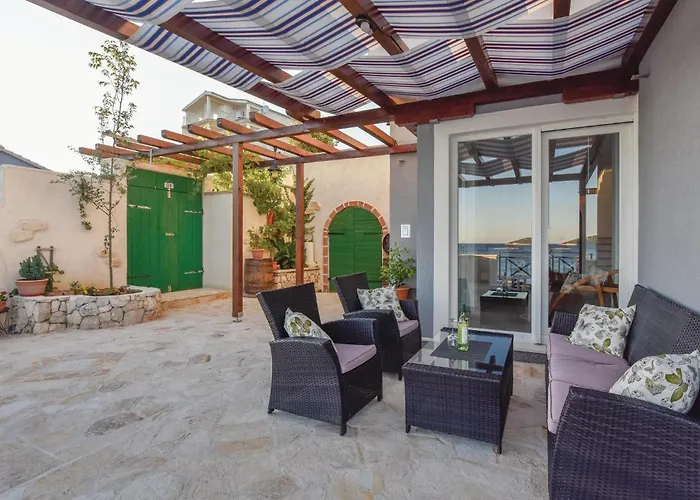 Stunning In With Kitchen