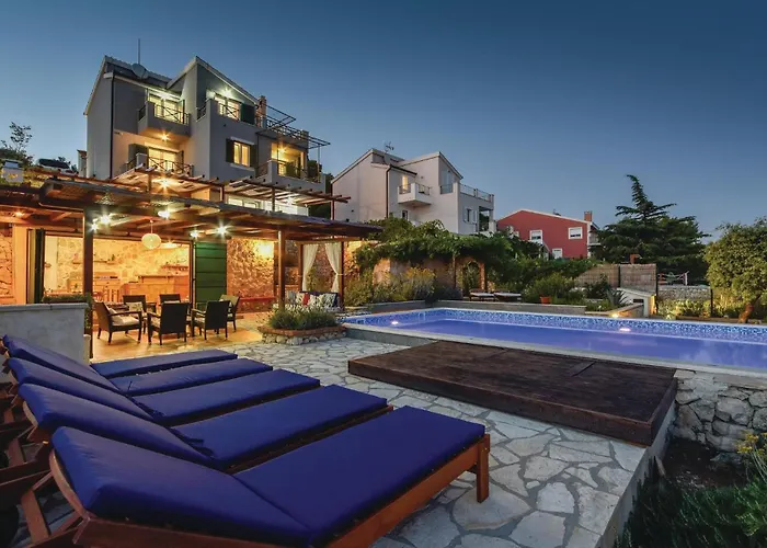 Stunning In With Kitchen Дом отдыха