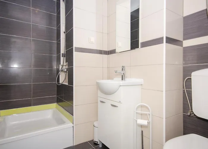 Stunning In With Kitchen * Севид