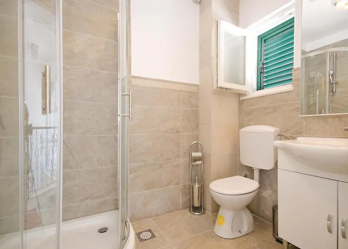 Stunning In With Kitchen *